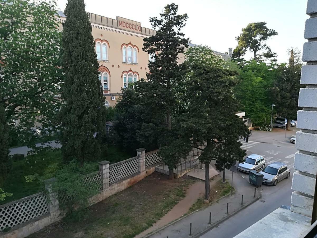 Apartment Maestral Pula Luaran gambar